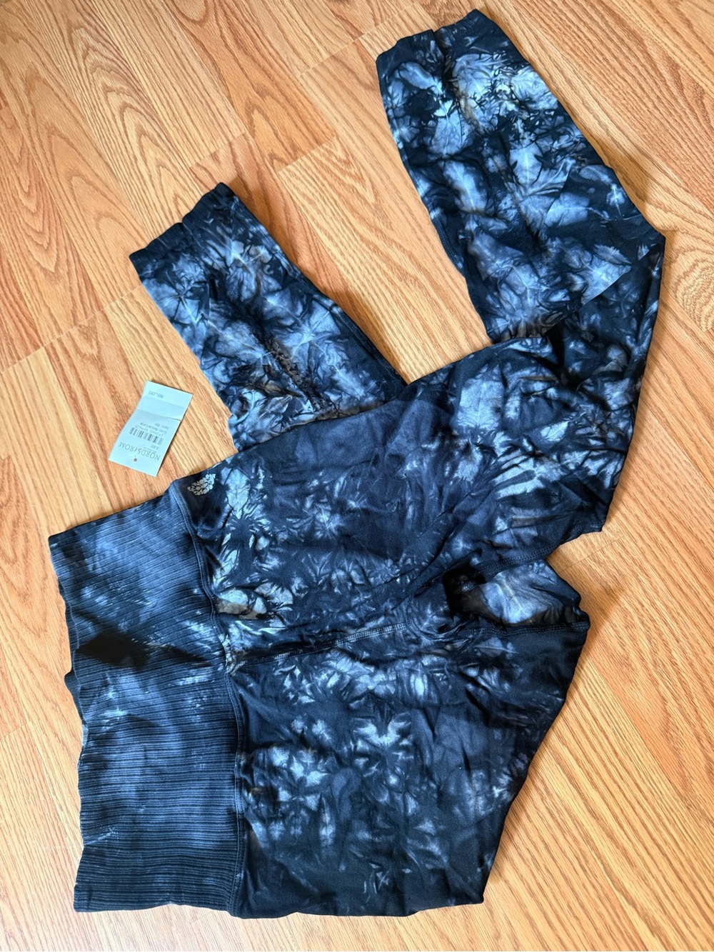 Free People Tie Dye Black Good Karma High-Rise Leggings M/L NWT - Picture 3 of 9